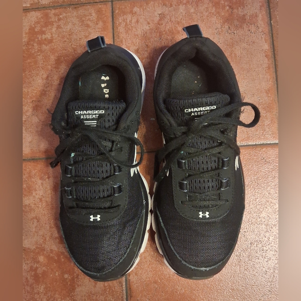 WOMENS BLACK UNDER ARMOUR SNEAKERS. SIZE 7.5 - Picture 4 of 8
